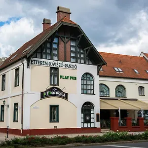 B&B Play Pub Etterem Es Panzio, Debreţin