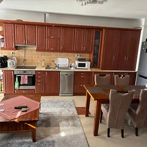 Apartament Ujszeru, Jol Felszerelt Lakas A Varos Sziveben, Ingyenes Parkolassal!, Debreţin