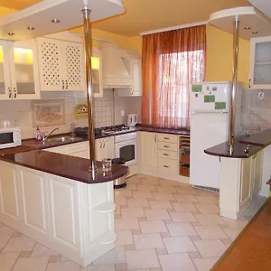 Apartament Lara, Debreţin